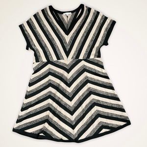 Sandra Darren Chevron Knit Sweater Sweater Dress Size PM Black Tan